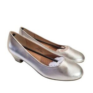 Journee Collection Saar Silver size 11